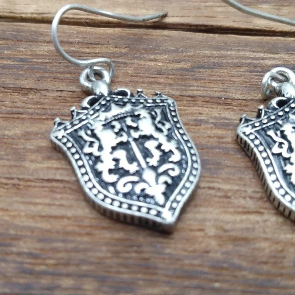 Lannister crest shield earrings‎ E506